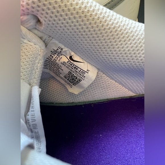 Nike White and Purple Sneakers - Picture 3 of 8